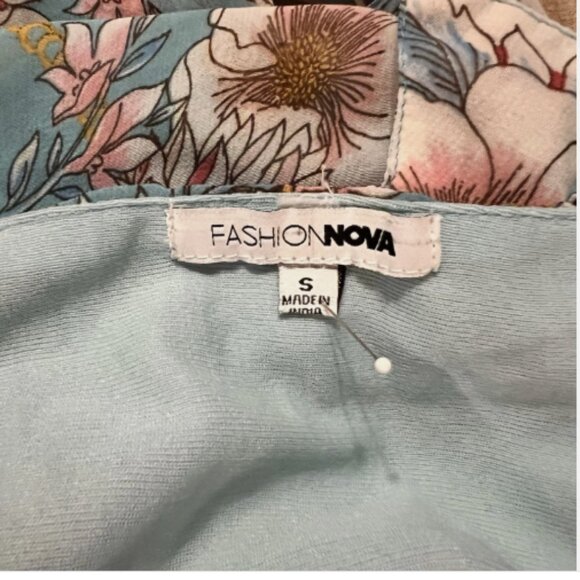 Fashion Nova. Size Small. Aqua Floral. Open Back. Crop Bodice Lined Top. B70 - Picture 7 of 7